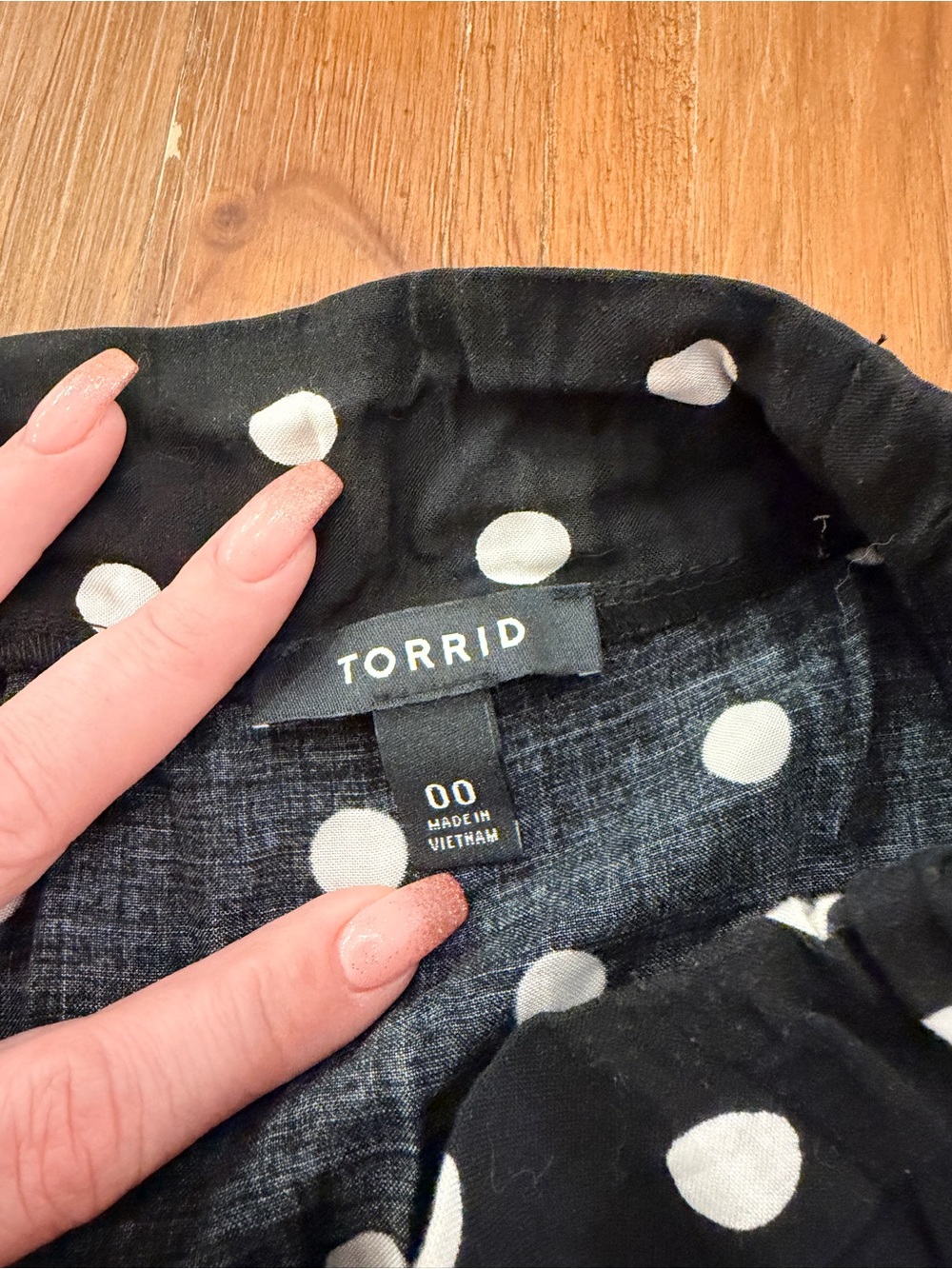 Women’s Torrid Black Polka Dot Button-Front Skirt - Picture 3 of 3